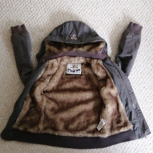 TNA Jacket - Picture 2 of 5